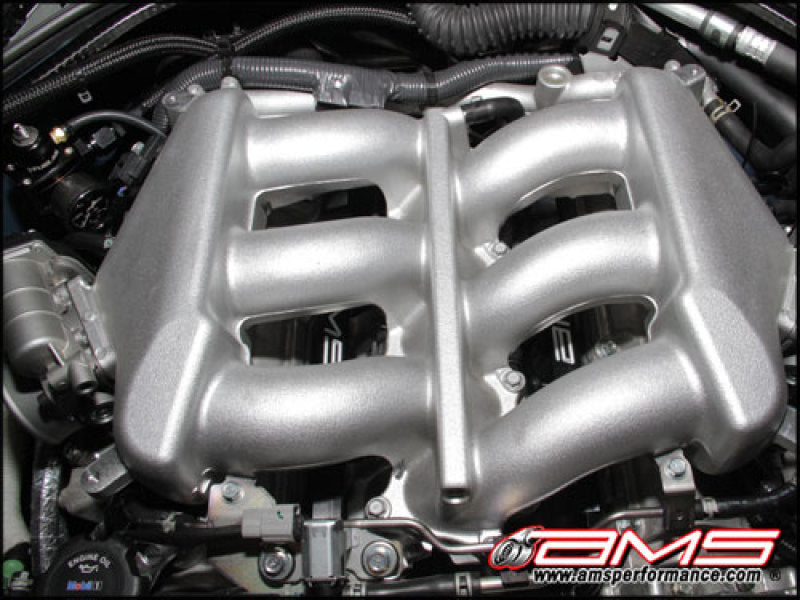 AMS Performance 2009+ Nissan GT-R R35 Alpha Fuel Rail Kit w/Regulator - Black Main image