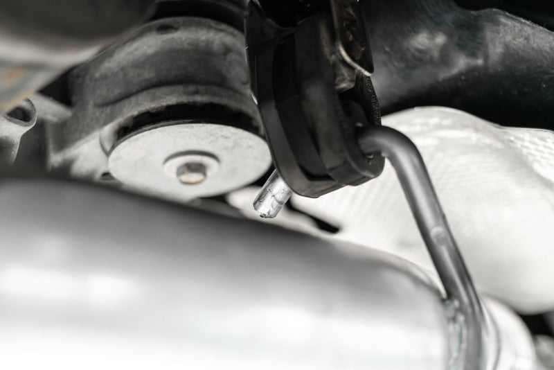 MBRP 15-16 Dodge Challenger 5.7L HEMI Cat Back Dual Split Rear (view 3)