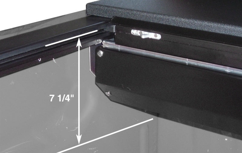 Roll-N-Lock 2019 RAM 1500 65-1/2in M-Series Retractable Tonneau Cover (view 9)