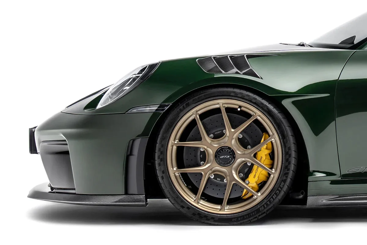 ADRO 911 GT3 (992) Carbon Front Fenders Secondary image