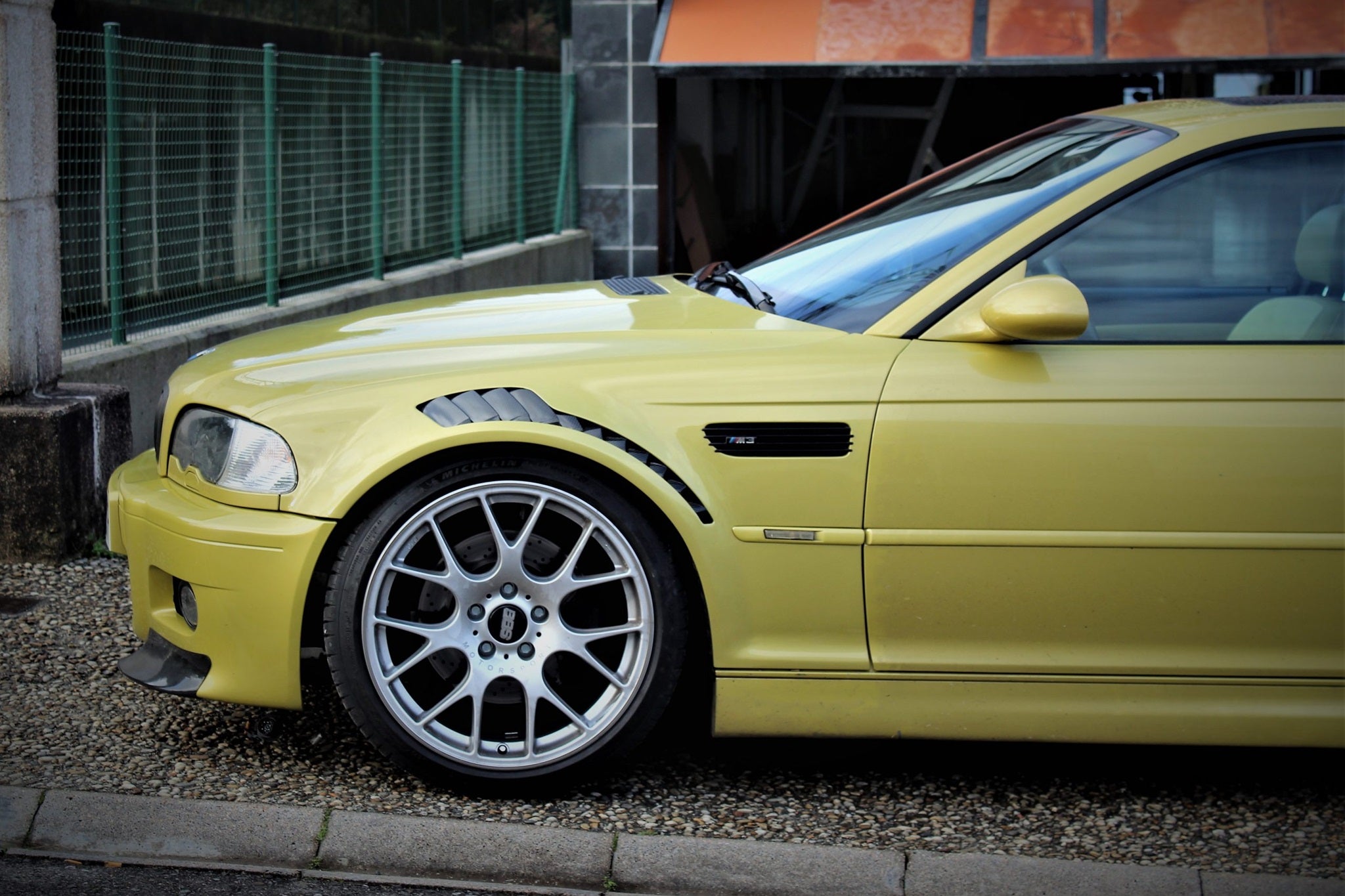 Karbonius E46 M3 Carbon Vented Fender Set Secondary image