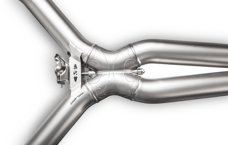 Akrapovic 16-17 AMG C63 Coupe Evolution Line Cat Back (Titanium) w/ Carbon Tips (Req. Link Pipe) (view 4)