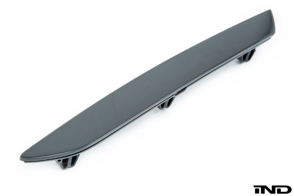 IND G30 5-Series M-Sport Painted Rear Reflector Set Secondary image